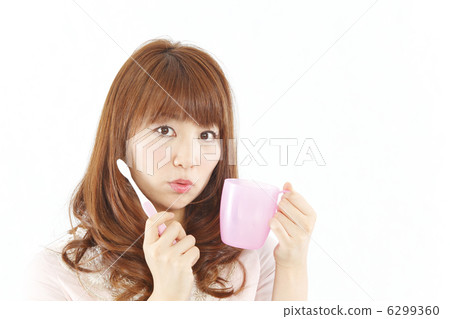 Toothbrush and ladies 6299360