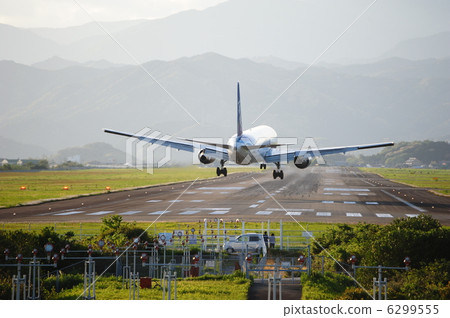 Jet airliner just before landing 6299555