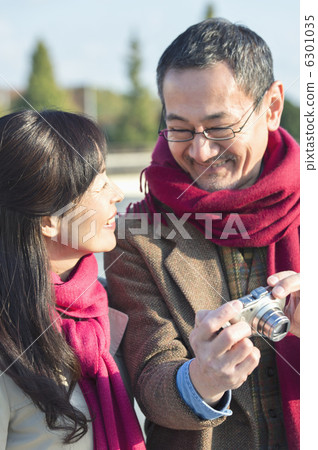 Senior couple and grandchild 6301035