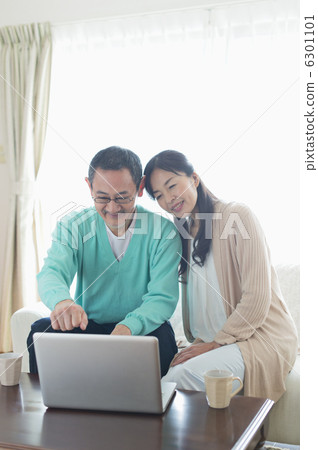 Senior couple and grandchild 6301101