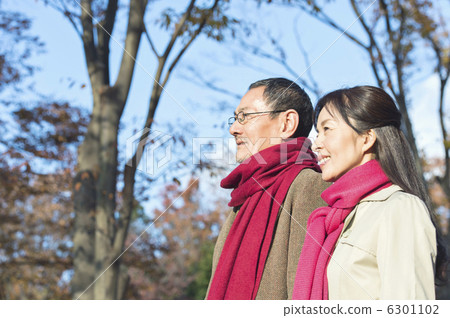 Senior couple and grandchild 6301102