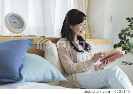 Senior couple and grandchild Senior couple and grandchild 6301143