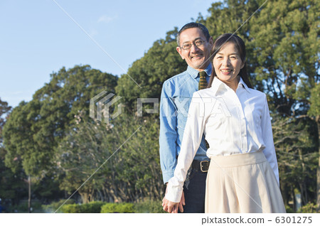 Senior couple and grandchild 6301275