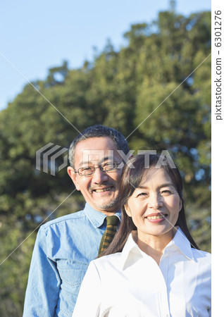 Senior couple and grandchild 6301276