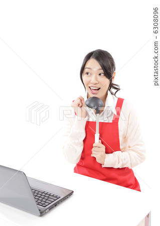 Women looking for recipes 6308096