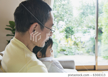 高級夫婦和孫子 6308313