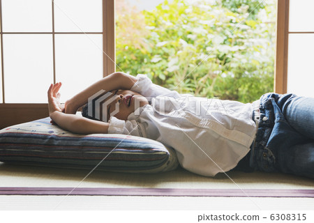 高級夫婦和孫子 6308315