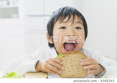 高級夫婦和孫子 6308343