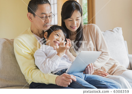 高級夫婦和孫子 6308359