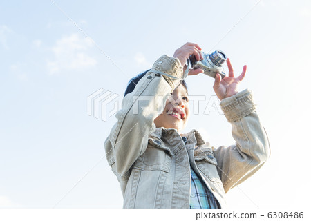 Senior couple and grandchild 6308486