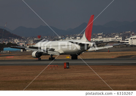 大阪國際機場伊丹機場的波音777 6310267