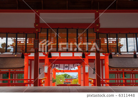 Fushimi-Inari Taisha Shrine outside dance hall Fushimi-Inari Taisha Shrine outside dance hall 6311448