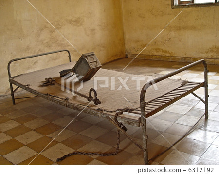 "Tourist cluster at the 3rd floor of Building B" (Phnom Penh / Cambodia) at the Tours-Slen Genocide Museum 6312192