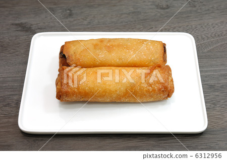 Delicious spring roll 6312956