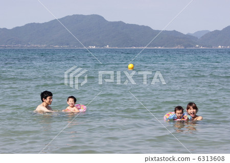 Four people in the sea 6313608