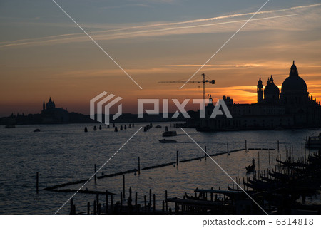 Dusk of the Basilica of Santa Maria della Salute 6314818