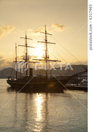 Sightseeing circle at dusk 6317465