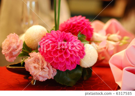 結婚宴會婚禮桌裝飾花的佈置 結婚宴會婚禮桌裝飾花的佈置 6317585