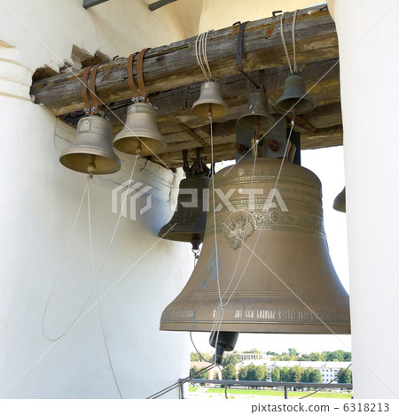 antique bell (Novgorod Kremlin, Novgorod, Russia) antique bell (Novgorod Kremlin, Novgorod, Russia) 6318213