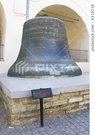 antique bell - 1659 (Novgorod Kremlin, Veliky Novgorod, Russia) antique bell - 1659 (Novgorod Kremlin, Veliky Novgorod, Russia) 6318216