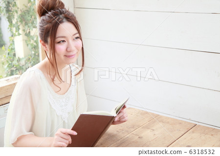 A young woman reading 6318532