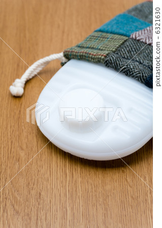 hot water bottle  6321630