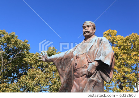 Iwasaki Yataro's statue 6322603