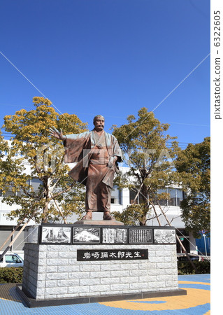 Iwasaki Yataro's statue 6322605
