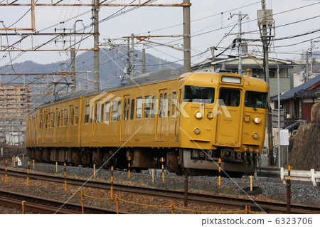 JR West 115 series 2000 series Hiroshima area dark yellow 6323706