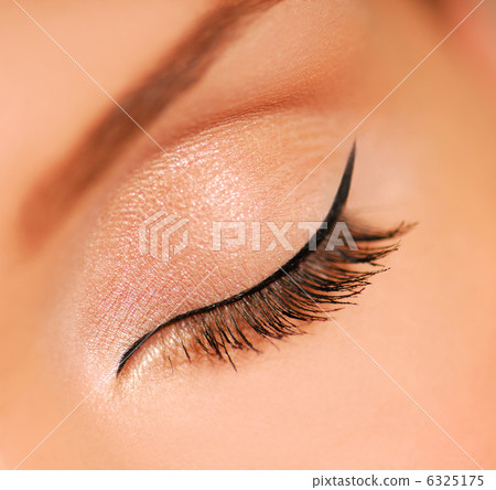 woman eye with long eyelashes 6325175