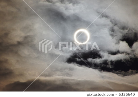 環形日食 6326640