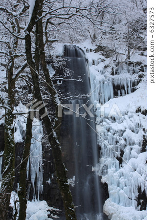 冬天麵條瀑佈在冬天 6327573