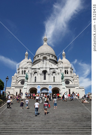 Hill of Paris · Montmartre, Stairs of the Sacré Coeur temple Hill of Paris · Montmartre, Stairs of the Sacré Coeur temple 6328438