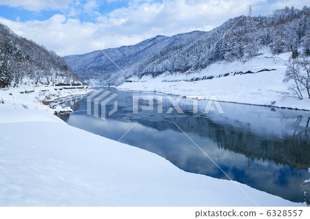 Chikuma River winter scene 6328557