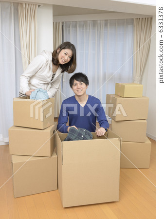年輕夫婦搬家 6331378
