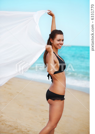 Girl with pareo 6331770