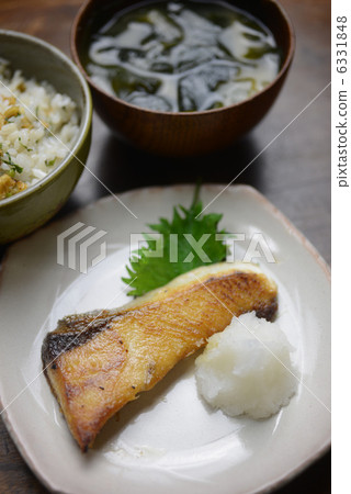 Salt-grilled salmon roe 6331848