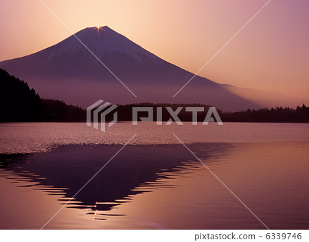 Quiet Diamond Fuji at Tanuki Lake 6339746