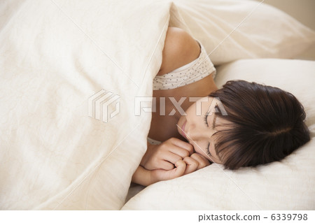  A woman sleeping 6339798