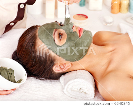 Clay facial mask in beauty spa. 6340845