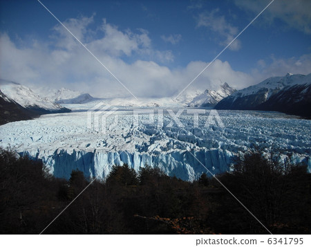 Pelito Moreno Glacier 6341795