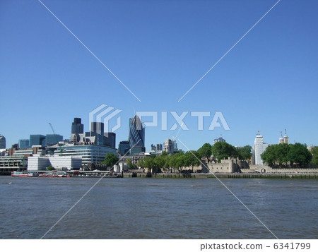From the London Thames river towards the city From the London Thames river towards the city 6341799