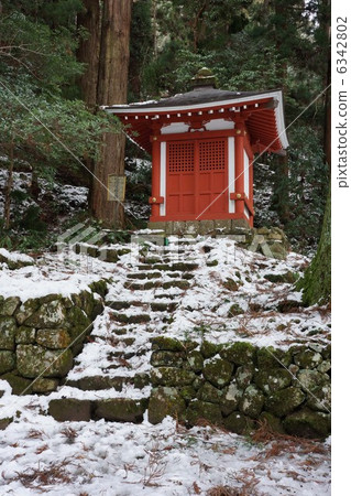 Murotoji Temple in Snow Murotoji Temple in Snow 6342802