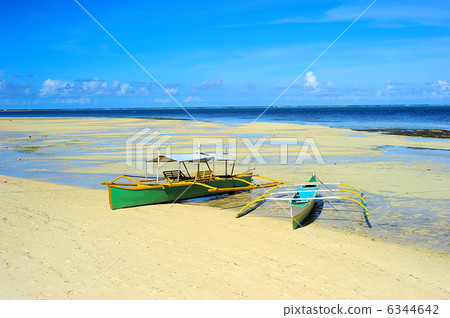 Low tide 6344642