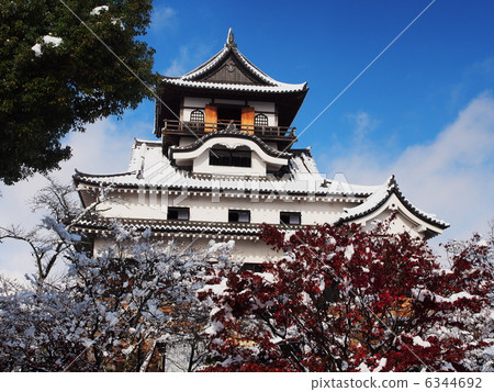Inuyama castle with snow and autumn leaves 6344692