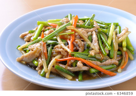 紅燒大蒜和炒豬肉 6346859