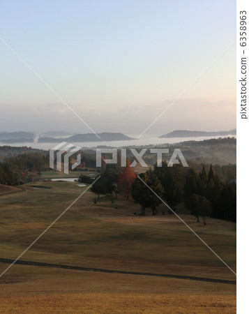Golf course and the sea of clouds 6358963