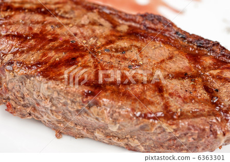 Juicy rib-eye beef steak Juicy rib-eye beef steak 6363301