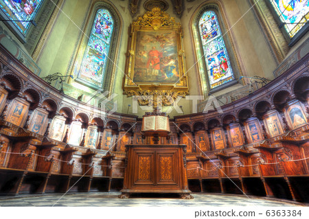 San Lorenzo cathedral interior. 6363384