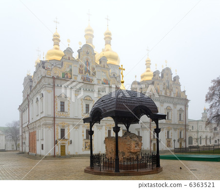 Kyjevo-Pecherska Lavra church view Kyjevo-Pecherska Lavra church view 6363521